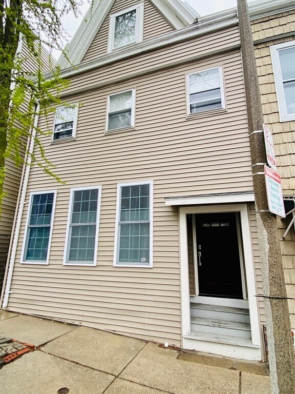 Building Photo - 348 E St
