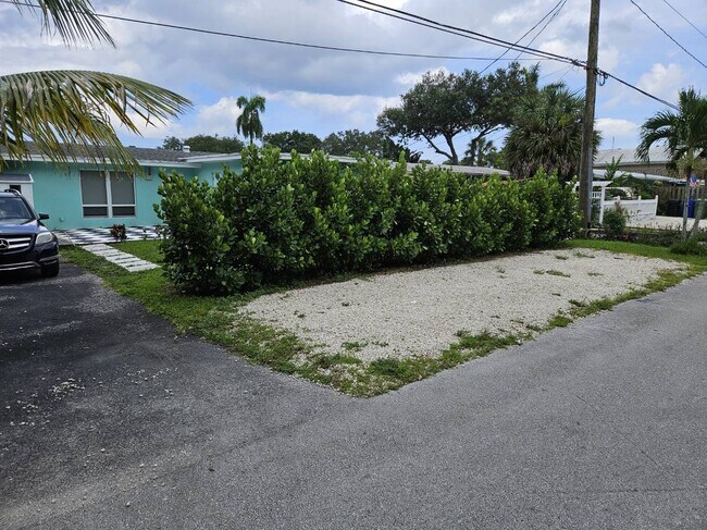 Building Photo - 1458 SW 19th Ave