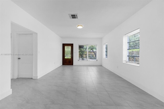 Building Photo - 1107 El Rado St