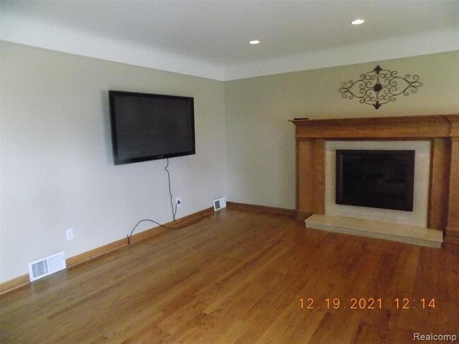 Building Photo - 27221 Roan Ave