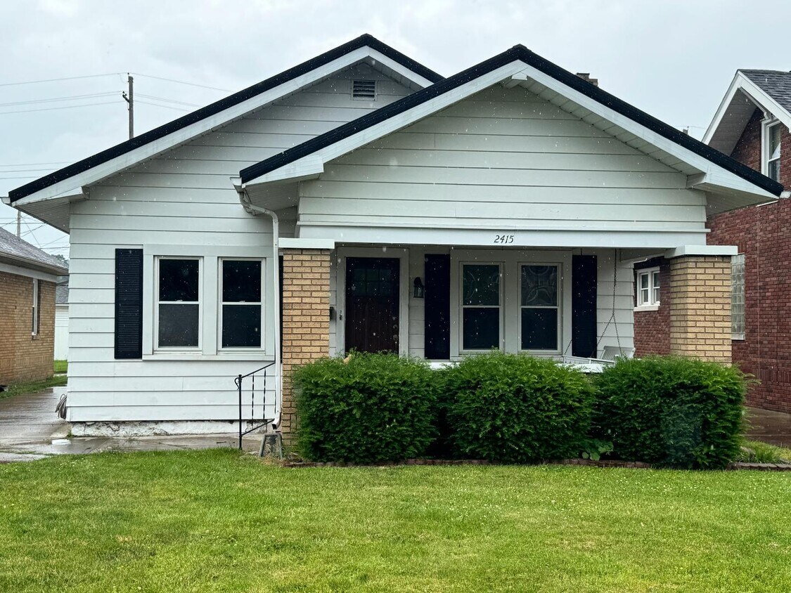 Primary Photo - 2415 N Grand Ave