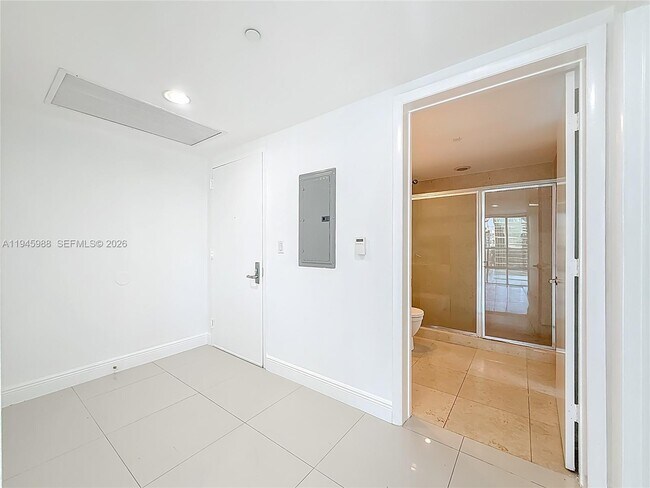 Foto del edificio - 475 Brickell Ave