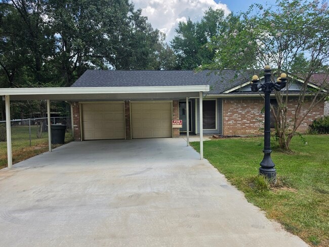 Building Photo - 10980 Forest Gln