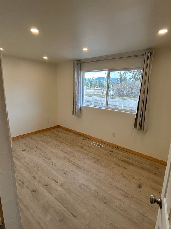 Building Photo - 156-166 A St W (CG)