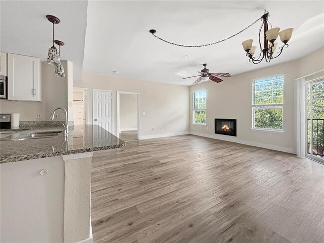 Building Photo - 2025 Erving Cir