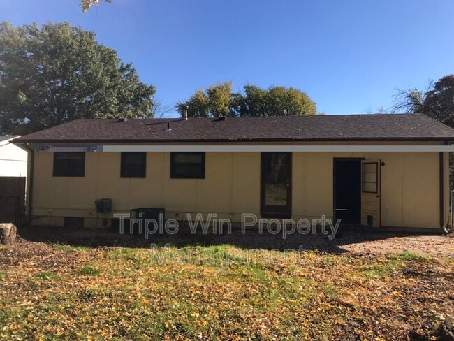 Building Photo - 11627 Petite Chalet Dr