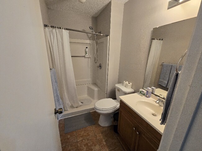 Building Photo - 2325 Parrot Ln