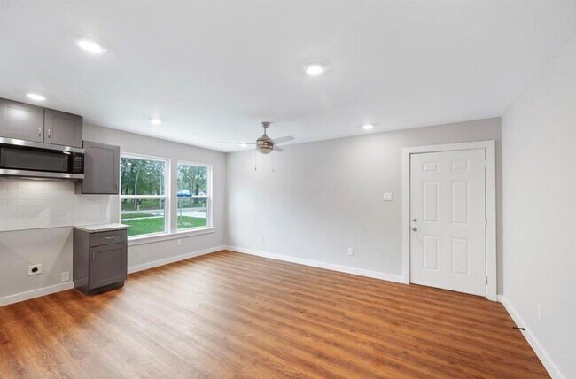 Photo - For Lease | 3 Bed, 2 Bath | 1,106 Sq Ft | East Way Manor | Townhome