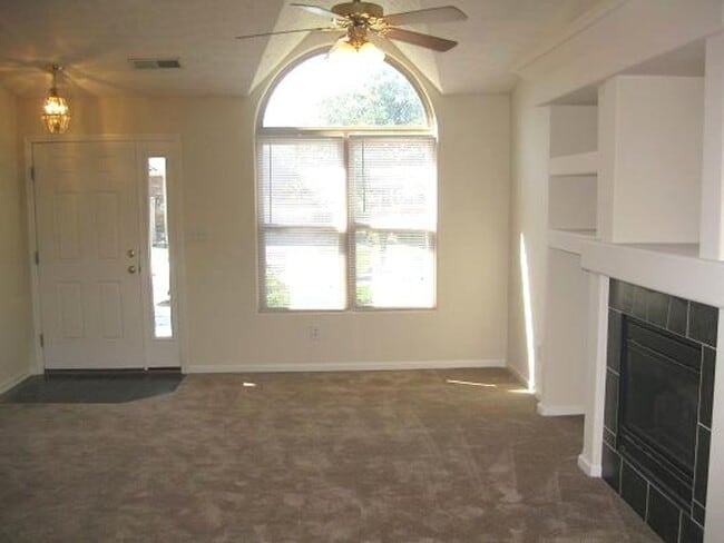 Building Photo - 3 Bedroom Ranch style home in Spring Valle...
