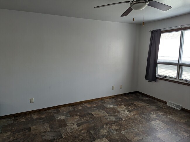 Foto del edificio - 283 E Oak St