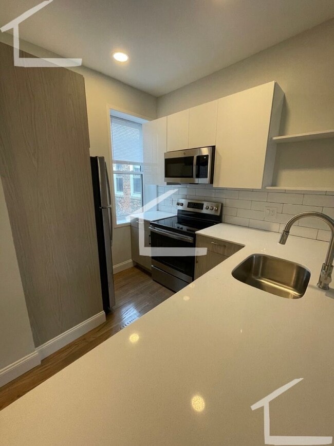Building Photo - RENOVATED 1 BED/1 BATH IN FENWAY, LAUNDRY IN-UNIT!!!