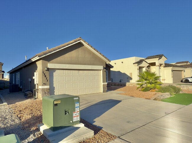 Building Photo - 13877 Paseo Perlas Dr