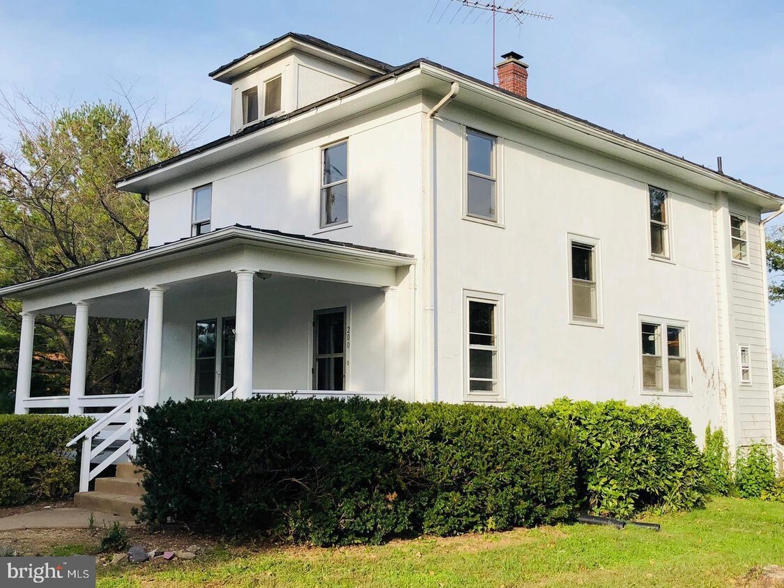 Primary Photo - 200 S Orchard Dr
