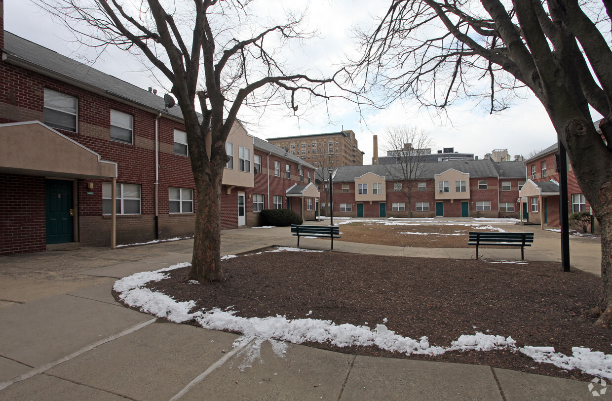 Foto del edificio - University City Townhomes