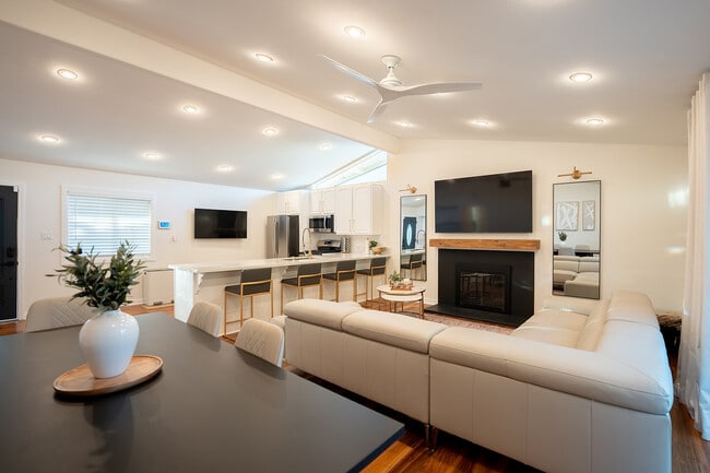 Modern Living room - 9962 Pacific Ave