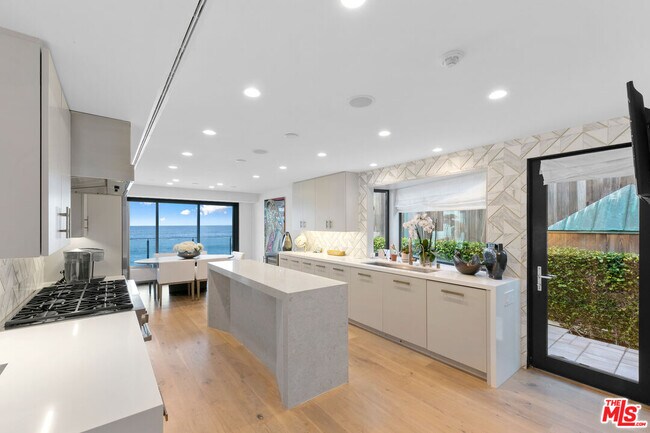 Foto del edificio - 24146 Malibu Rd