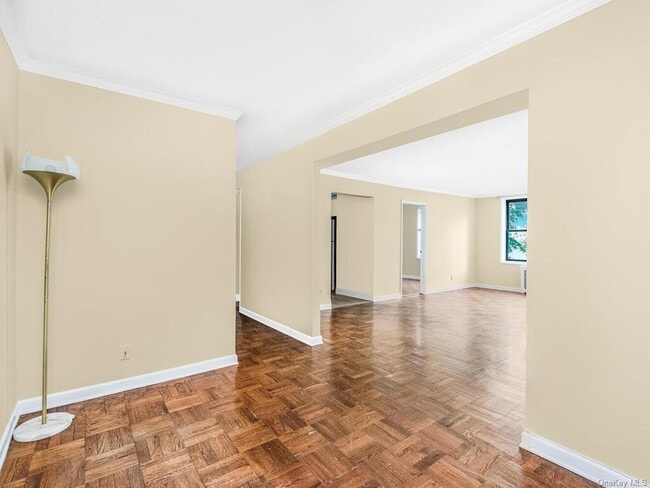 Building Photo - 555 McLean Ave