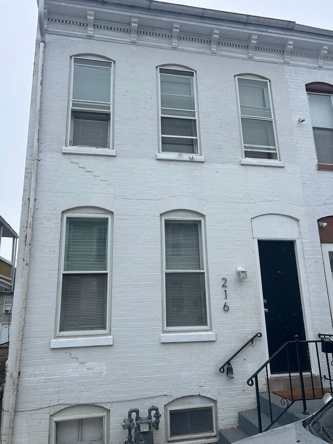 Building Photo - 216 Park Pl