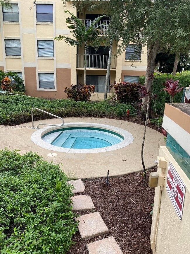 Building Photo - 9999 Summerbreeze Dr