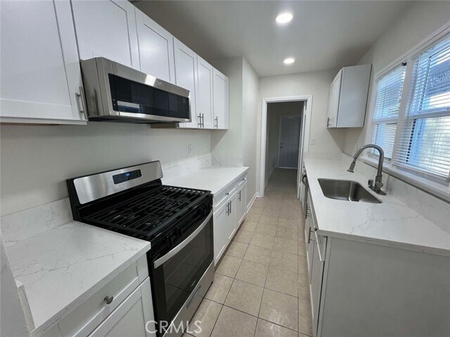 Foto del edificio - 844 W 3rd St