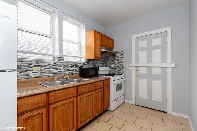 Building Photo - 1637 W 73rd St