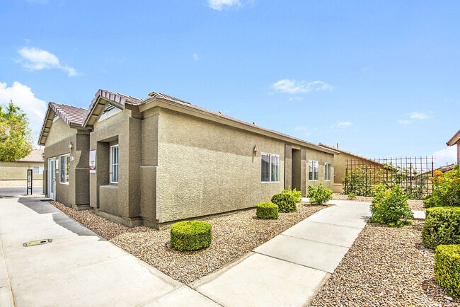 Building Photo - DIAMOND VISTA