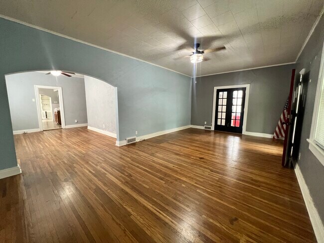 Building Photo - 408 N Park Blvd