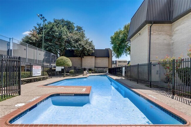 Foto del edificio - 8527 Hearth Dr