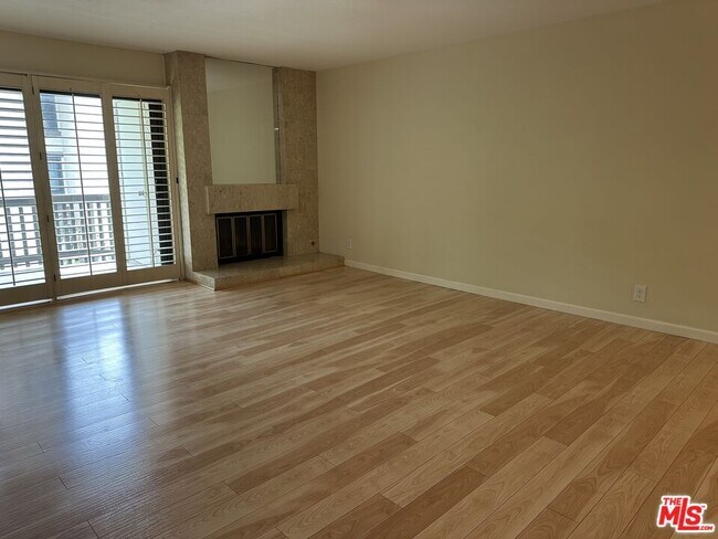 Foto del edificio - 8515 Falmouth Ave