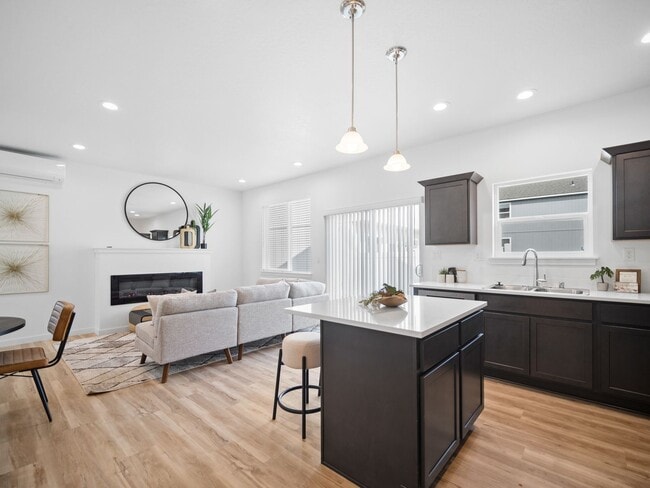 Building Photo - **1/2 Off December rent** New 3 bed/2.5 bath Townhouse in Deer Park!