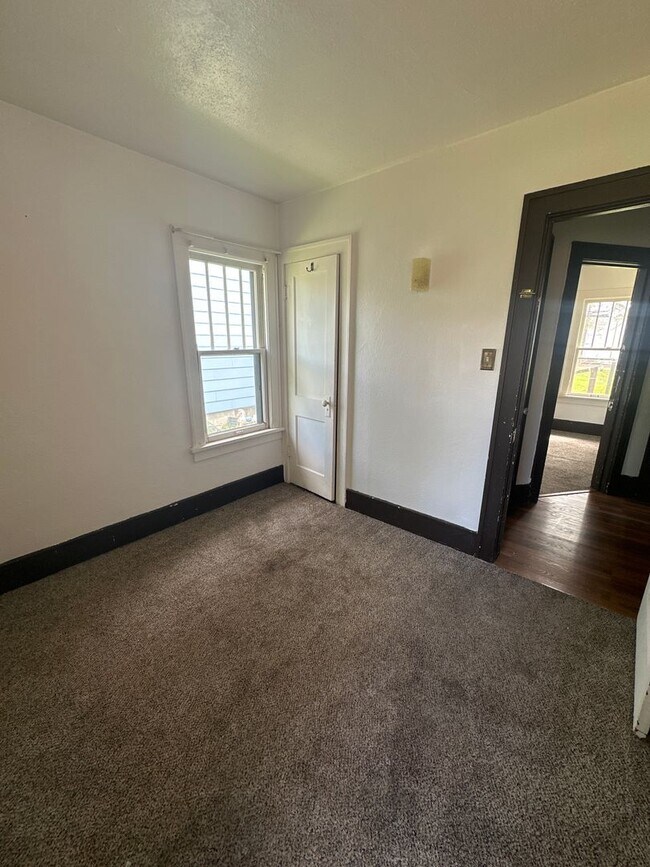 Foto del edificio - 805 2nd Ave SW