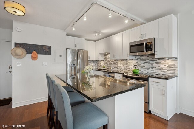 Foto del edificio - 2930 N Sheridan Rd