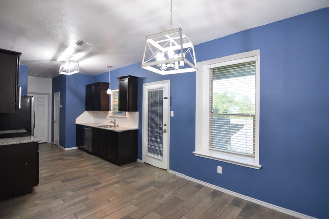 Foto del edificio - 1221 Briscoe Ct