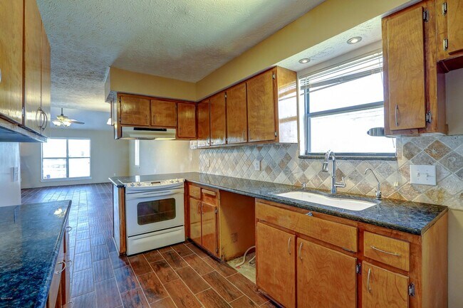 Foto del edificio - 3415 W 19th St