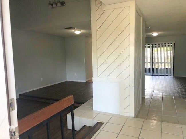 Foto del edificio - 1060 Huntington Ct