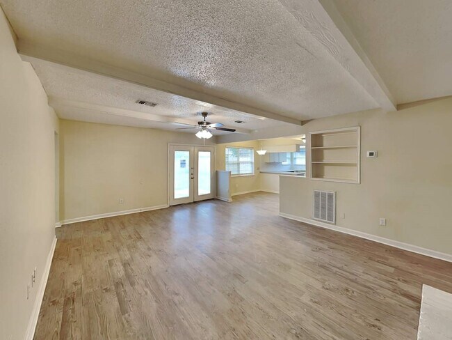 Foto del edificio - 7022 Fox Knoll Ln