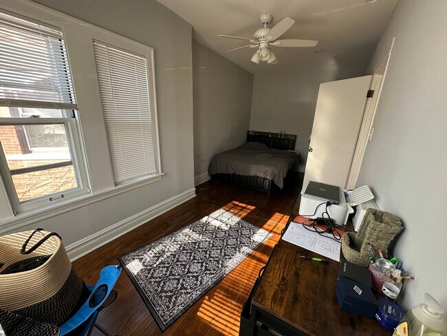 Foto del edificio - 5208 W Hutchinson St