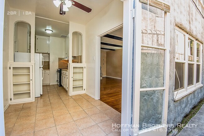Building Photo - 7733 Oakwood Ave #07Los Angeles, CA 90036