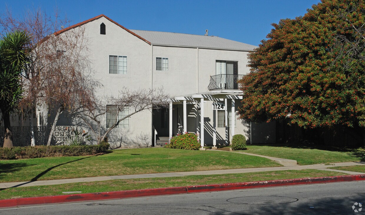 Building Photo - 1120 Huntington Dr