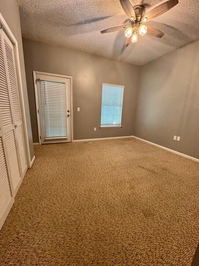 Foto del edificio - Lakewood Commons K201