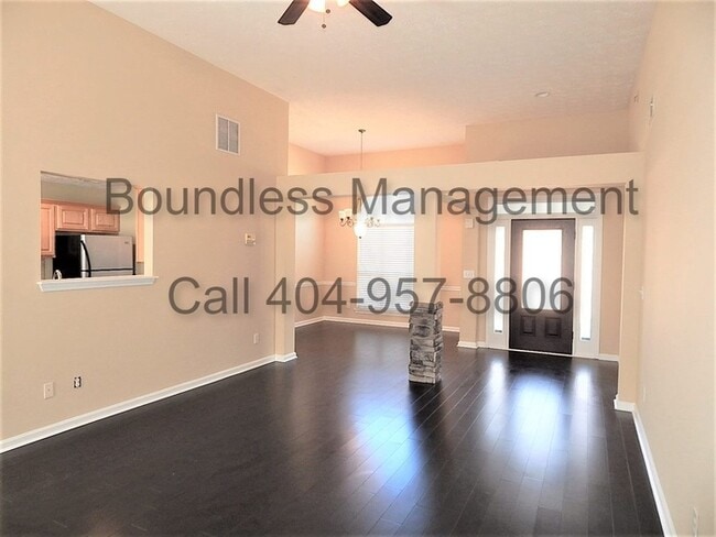 Building Photo - Elegant 5 BR/2 BA Home in Wynbrook with Mu...