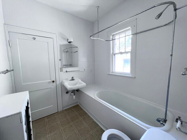 Building Photo - 302 1st Avenue