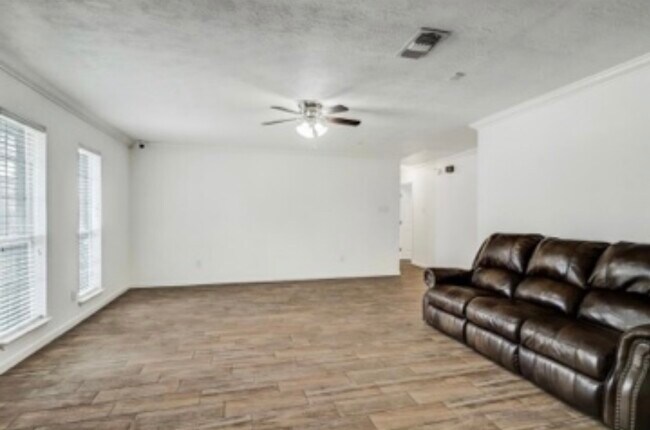 Living room - 2606 Woodgate St