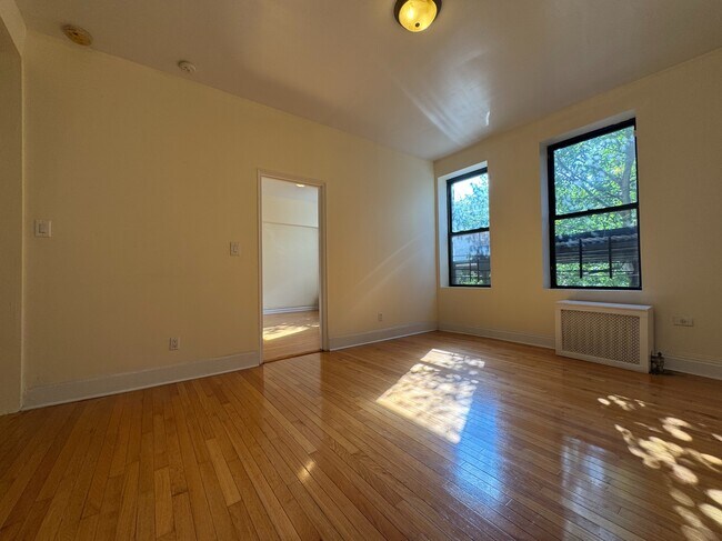 Foto del edificio - 884 Riverside Dr