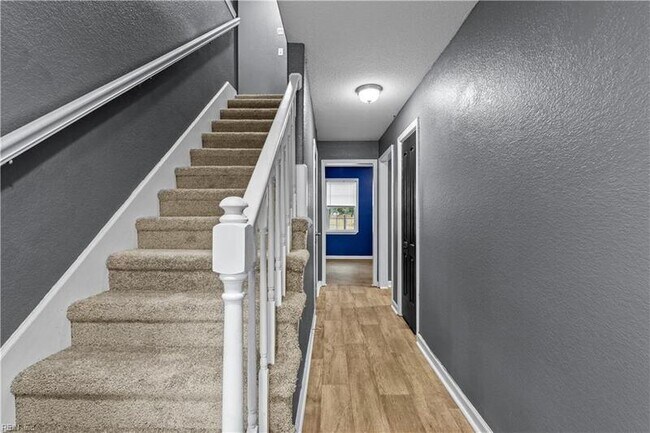 Foto del edificio - 6423 Dove St