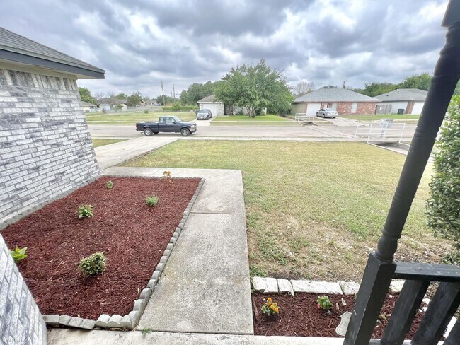 Building Photo - 3 br, 1.5 bath House - 2302 Jerome Dr