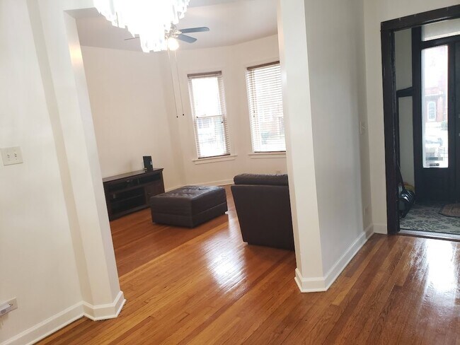 Building Photo - 7127 S Eberhart Ave