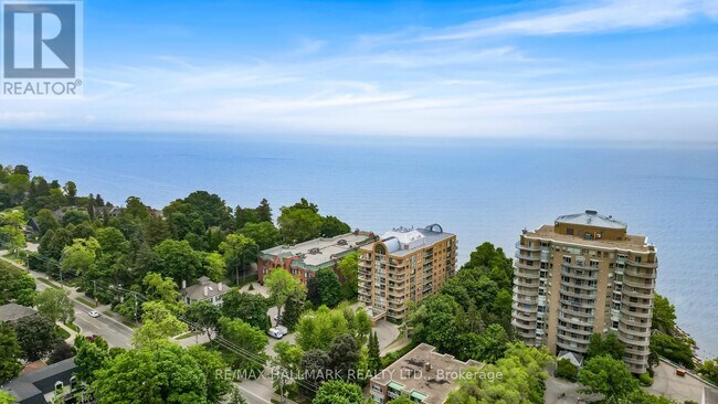 Photo du bâtiment - 2210 Lakeshore Rd.