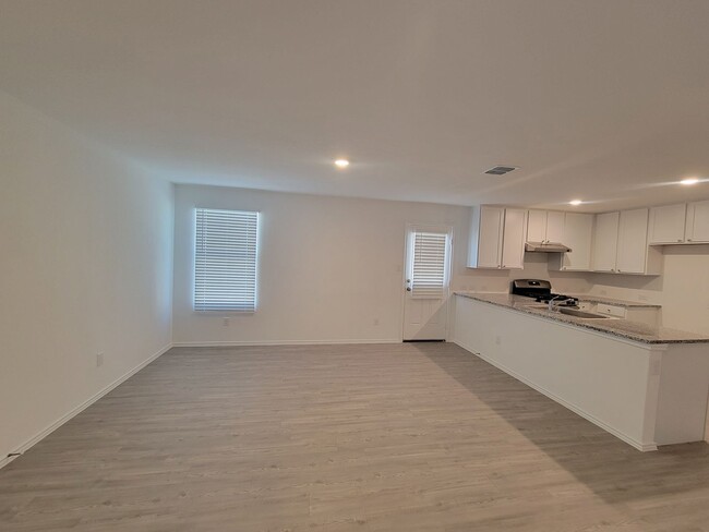 Building Photo - New 3/2/2 Home for Lease in NW Morgan Heights
