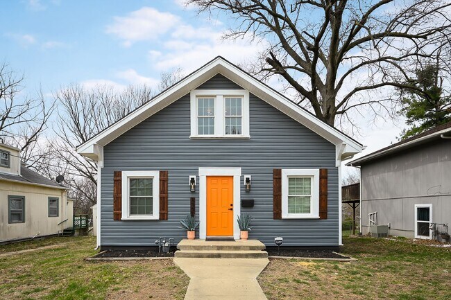 Foto del edificio - Move In Ready 5-Bedroom Home with Open Lay...
